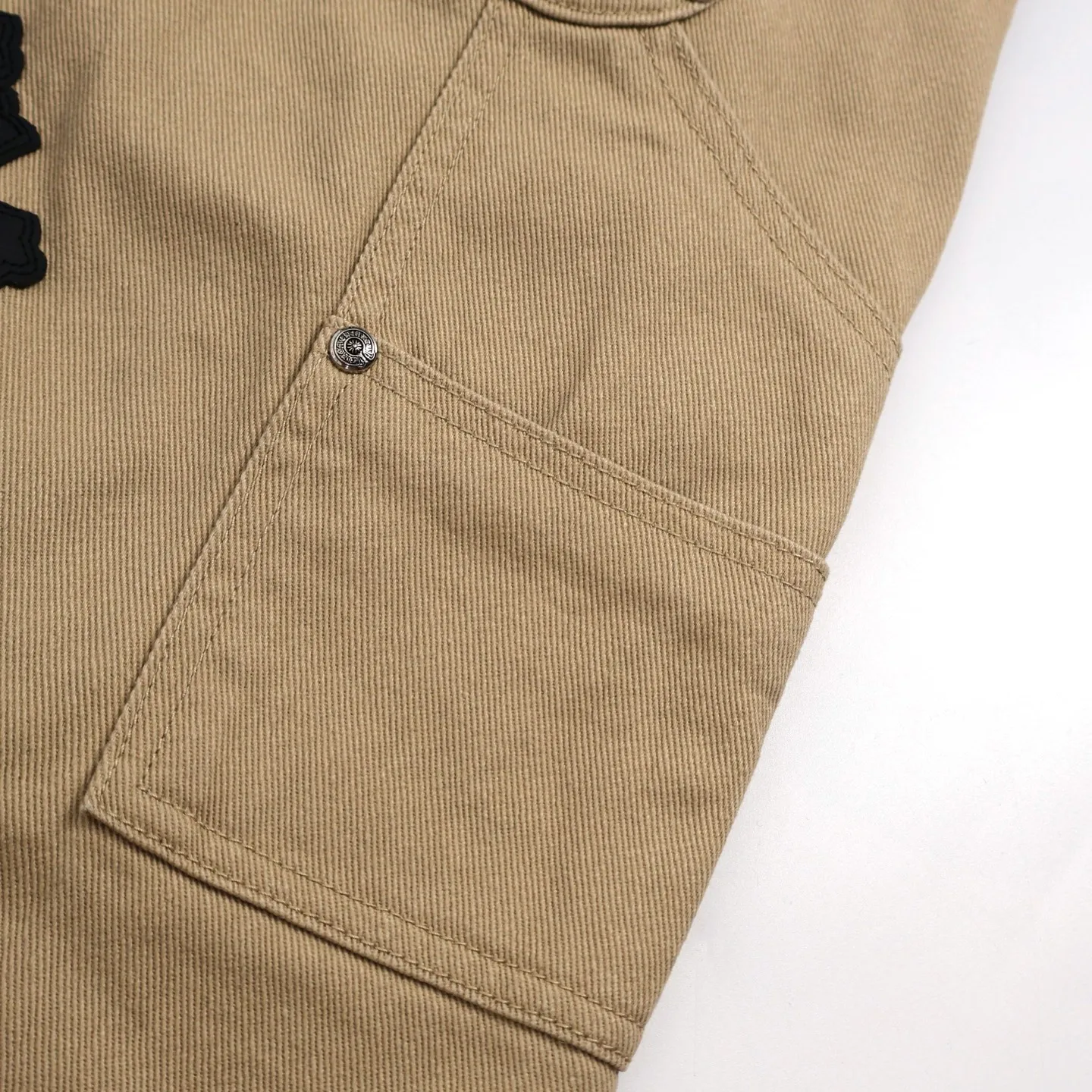 🅿️760 [Exclusive supply] CH Crow Heart Work Jeans are made of twill high-ounce washed denim fabric, exclusive CH-specific logging overalls style (non-Levis Vintage) custom-woven and dyed fabric, and the two-color cross is cowhide + sheepskin (all leather imported from Italy is custom-dyed separately, with consistent texture and no color difference). The stitch length, thread color, and wiring of the car are exactly the same. The inner lining is jacquard, with embroidery on the waist, 925 silver hardware, and heavy-duty washing and manual polishing. Size:30-32-34-36